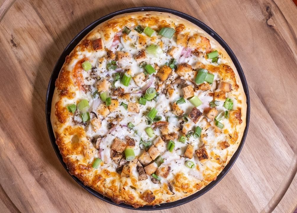 Chicken & Garlic Pizza.